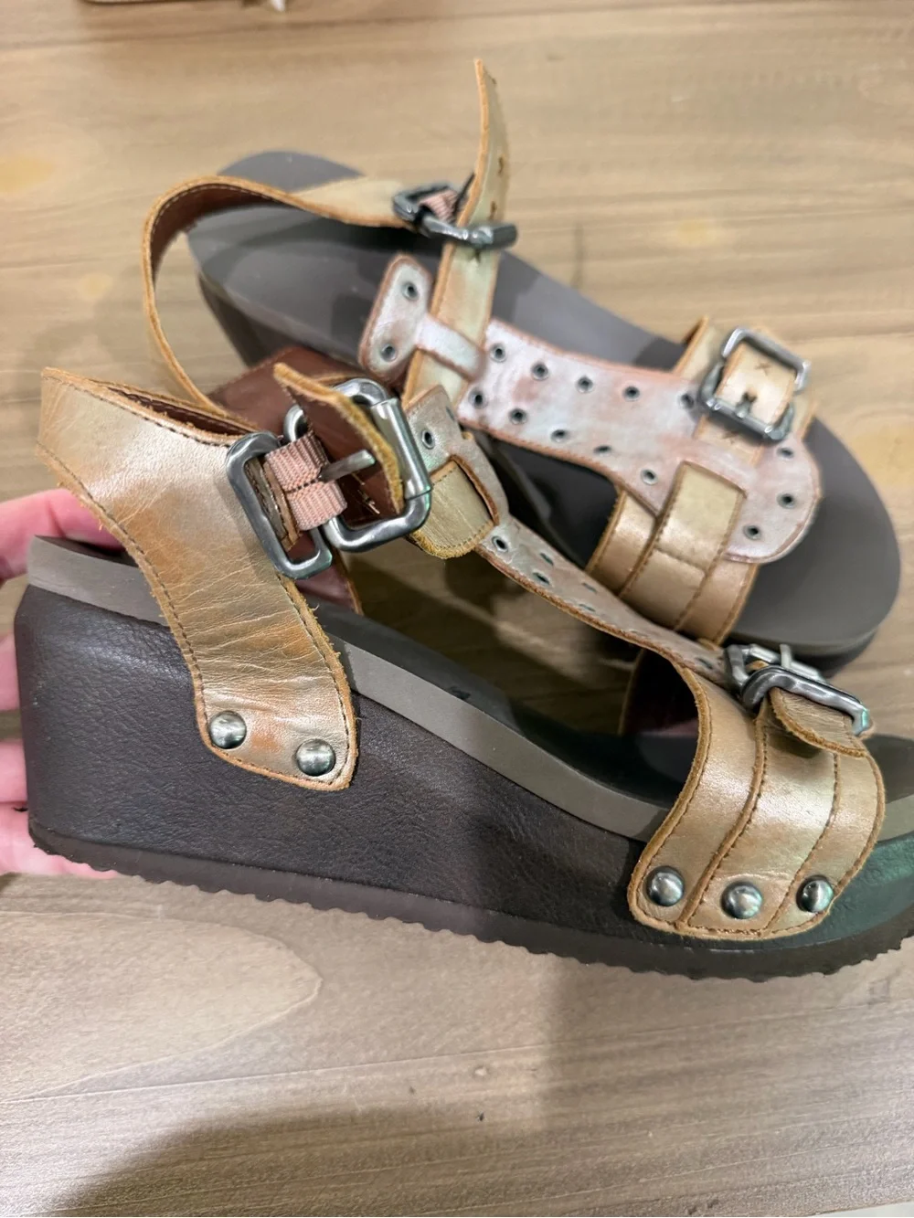 OTBT Women's Metallic Gold T-Strap Platform Sandals